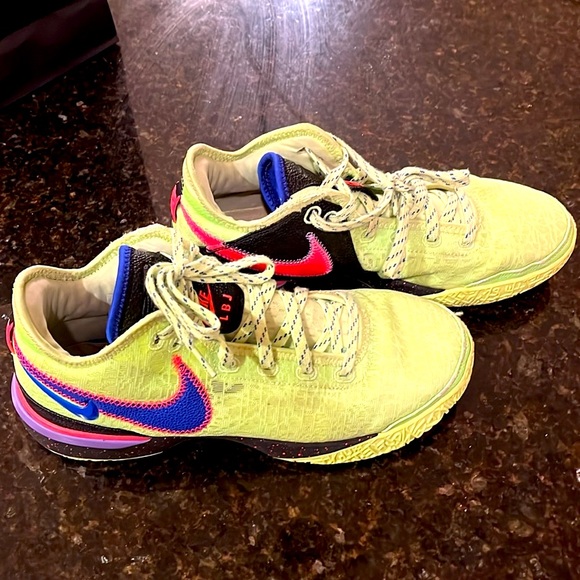 Men’s 9.5 Nike LaBron James NXXT Gen Ghost shoes - Picture 2 of 7